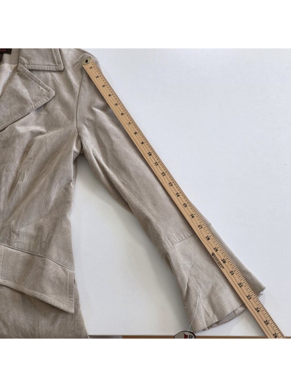 Danier Vtg Kyla Suede Trench Coat S Beige Buttons Minimalist Retro Look Edgy Nwt — image 5 of 8
